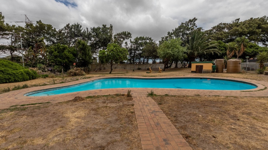 2 Bedroom Property for Sale in Goodwood Central Western Cape